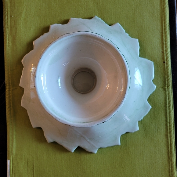 Grape leaves footed serving dish - Picture 3 of 6